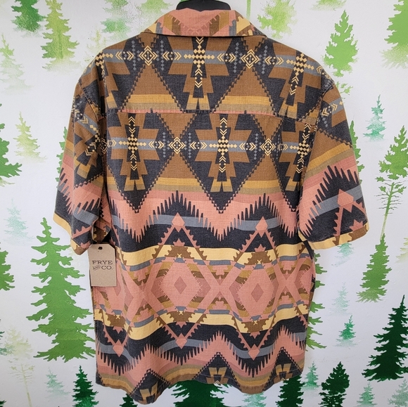 Frye and Co. Big and Tall  Regular Fit Short Sleeve Button-Down Shirt. - Picture 3 of 8